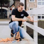 Magnet fishing lano Magnetar můžete snadno připevnit pomocí háčku s karabinou.