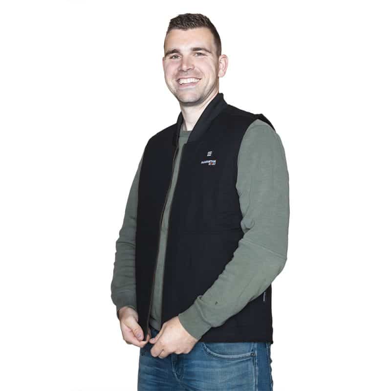 Magnetar's heated workwear vest has a quality zip fastening
