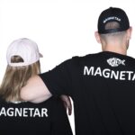 A Magnetar baseball sapka hátulján is van egy nyomtatás.